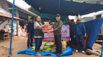 Rombongan DPD KAI Menyalurkan Bantuan Kemanusiaan Kepada Korban Banjir Besar di Sejumlah Wilayah Aceh.