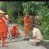 Sebanyak 25 Petugas Gabungan Melakukan Pembongkaran Speedbump Rusak