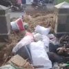 Menumpuk di Samping SPBU Tegal Alur: Tidak Ada Gerakan Bersihkan Sampah dari Kecamatan Kalideres, Jakarta Barat.