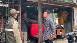 Menerima Laporan Masyarakat Melalui Aplikasi CRM Menindaklanjuti Aduan Warga