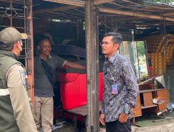 Menerima Laporan Masyarakat Melalui Aplikasi CRM Menindaklanjuti Aduan Warga