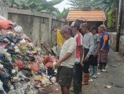 Camat Cengkareng : Akan Angkut Gunungan Sampah Yang Menutup Akses Jalan DenganTuntas