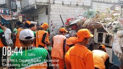 Gerak Cepat Atasi Tumpukan Sampah di Warga RW. 006 Kelurahan Cengkareng Barat