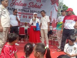 Menggelar Acara Jalan Sehat Dalam Rangka memperingati HUT ke 81 di Desa Cihuni
