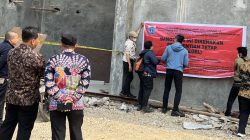 CKTRP Jakarta Barat Memasang Spanduk Warna Merah Berisi Bangunan di RW 10 Meruya Utara